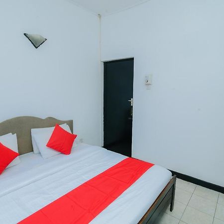 Oyo 479 Water Front Hotel Канди Экстерьер фото