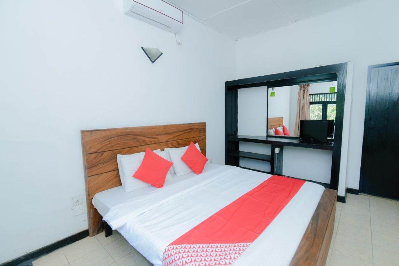 Oyo 479 Water Front Hotel Канди Экстерьер фото