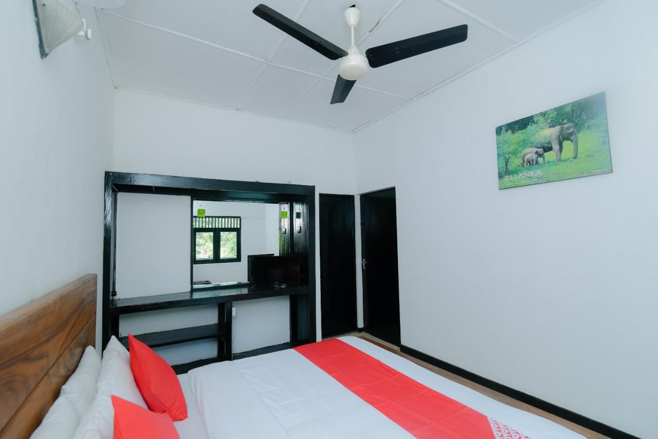 Oyo 479 Water Front Hotel Канди Экстерьер фото