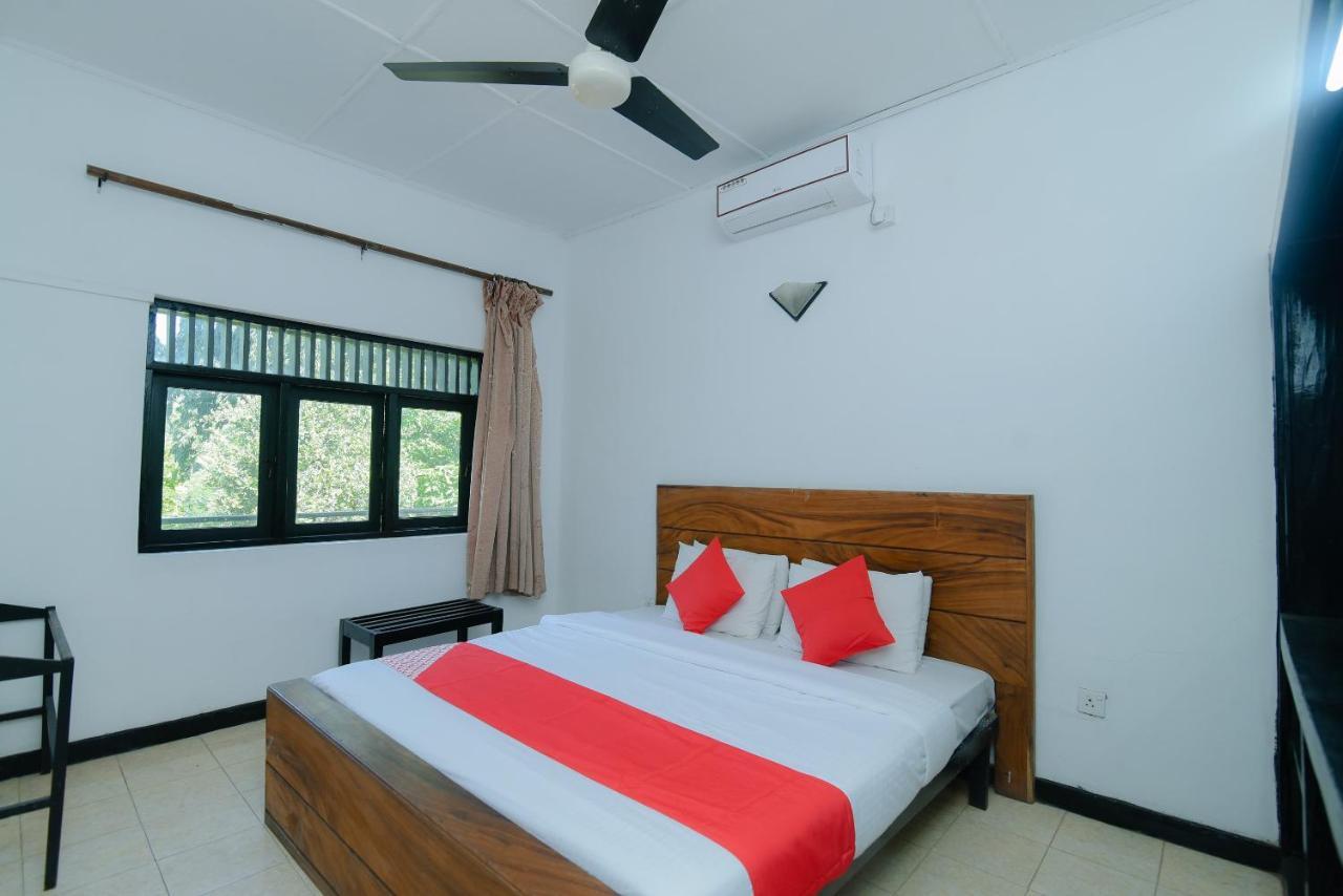 Oyo 479 Water Front Hotel Канди Экстерьер фото