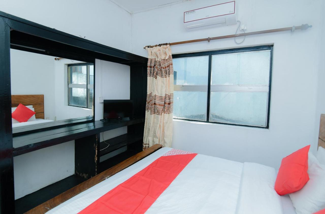 Oyo 479 Water Front Hotel Канди Экстерьер фото