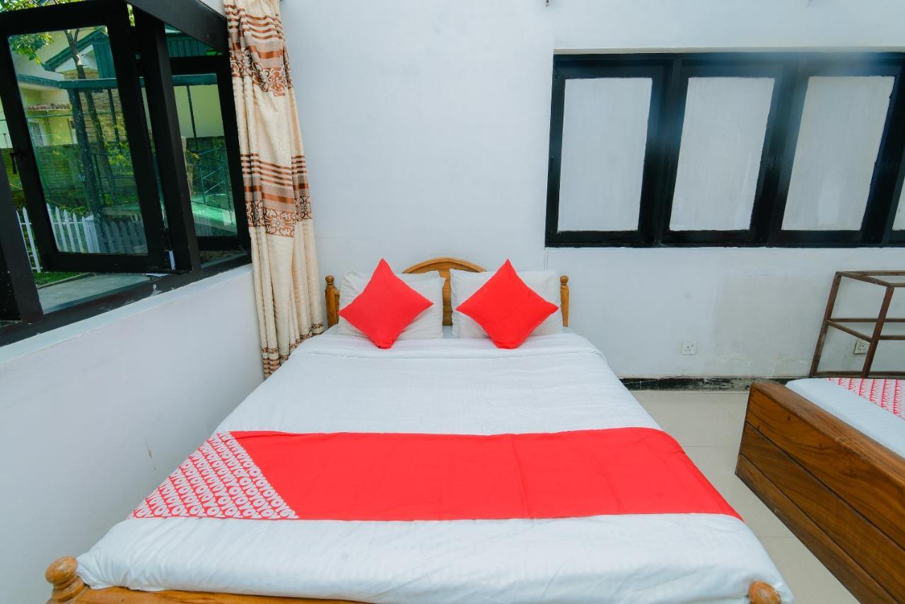 Oyo 479 Water Front Hotel Канди Экстерьер фото