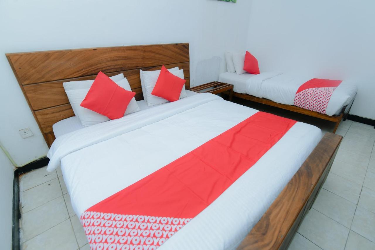 Oyo 479 Water Front Hotel Канди Экстерьер фото